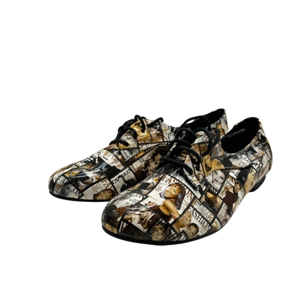 NWOT Kalli Magazine print fun artsy flat shoes color tan and‎ black size 8